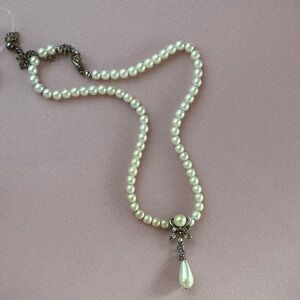 Elegant Pearl Necklace with Silver Accents